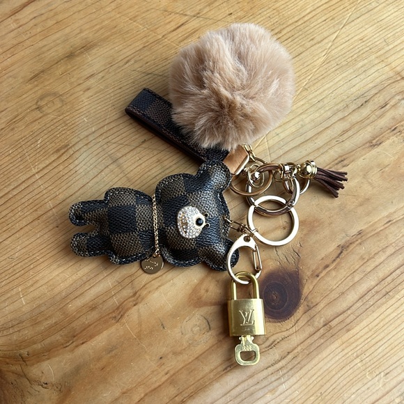Louis Vuitton Lock and Key with a unbranded Teddy Bear Keychain - Picture 5 of 5